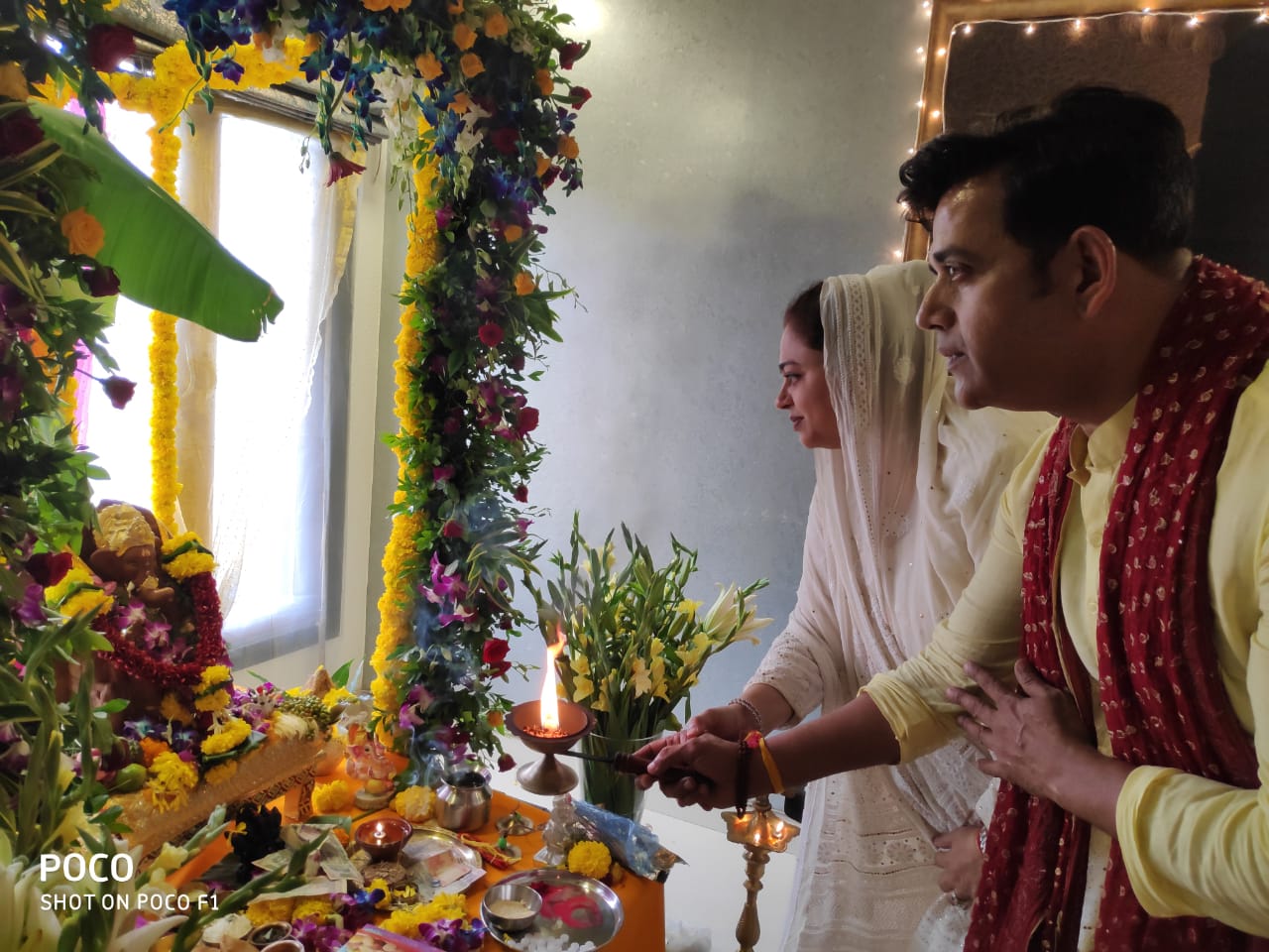 सांसद सह अभिनेता रवि किशन के घर पधारे गणपति बप्‍पा, किया परिवार संग स्‍वागत