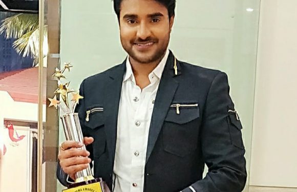 सबके सबसे चहेते सूपर स्टार प्रदीप पांडेय चिंटू बने बेस्ट एक्टर,ग्रीन सीनेमा अवार्ड में रहा उनका जलवा।