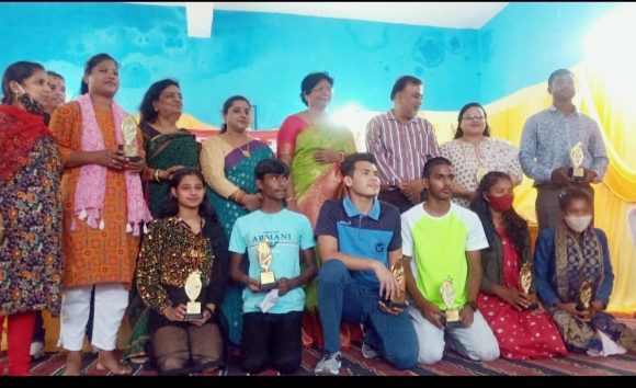 माँ शारदे मंच द्वारा खेल प्रतिभा सम्मान समारोह सह कवि सम्मेलन का आयोजन