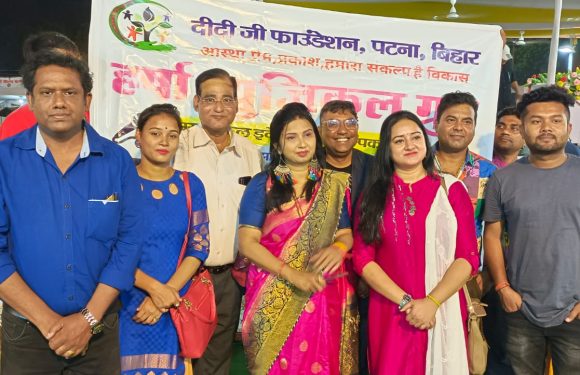 हर्षा म्यूजिकल ग्रुप के कलकाारों ने गांधी शिल्प बाजार 2022 में दी लाजवाब प्रस्तुति