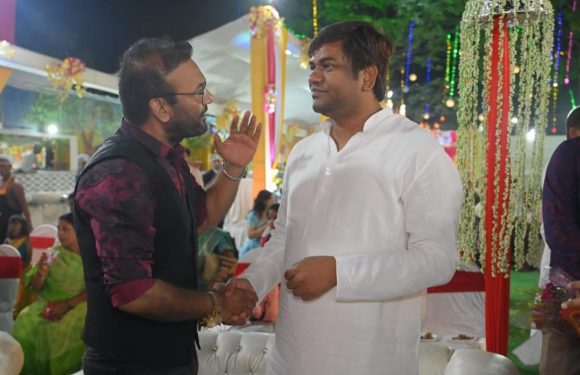 पूर्व केन्द्रीय मंत्री उपेन्द्र कुशवाहा और पूर्व मंत्री मुकेश सहनी ने दिया अभिनेता – निर्माता संजय सिंह की बहन की शादी के सिल्वर जुबली पर बधाई व शुभकामनाएं