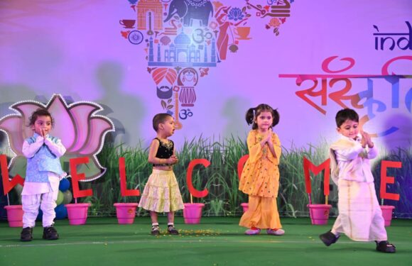 आर्किड पेटल्स प्ले स्कूल का 8वां वार्षिक उत्सव मनाया गया।