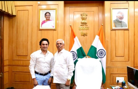 किशु राहुल और बिहार के राज्यपाल श्री राजेंद्र विश्वनाथ अर्लेकर जी के बीच एक अनौपचारिक मुलाकात हुई