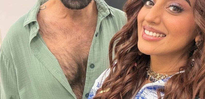 भोजपुरी हीरो पर भारी पड़ रहीं अक्षरा सिंह, दिखीं ‘खिलाड़ी’ अक्षय कुमार के साथ, फोटो हुआ वायरल