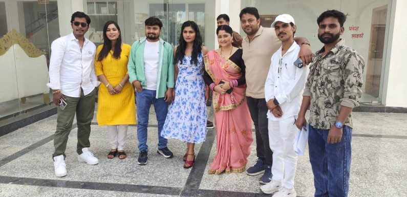 फिल्म “राधा का प्यार आधा आधा” की शूटिंग भदोही, उत्तर प्रदेश में शुरू